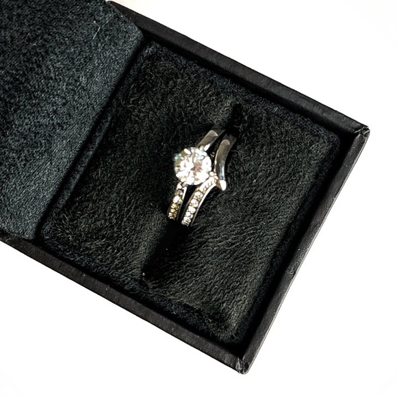 Brilliant Cubic zirconia double band Ring Set Sz 5 like New - Picture 2 of 9